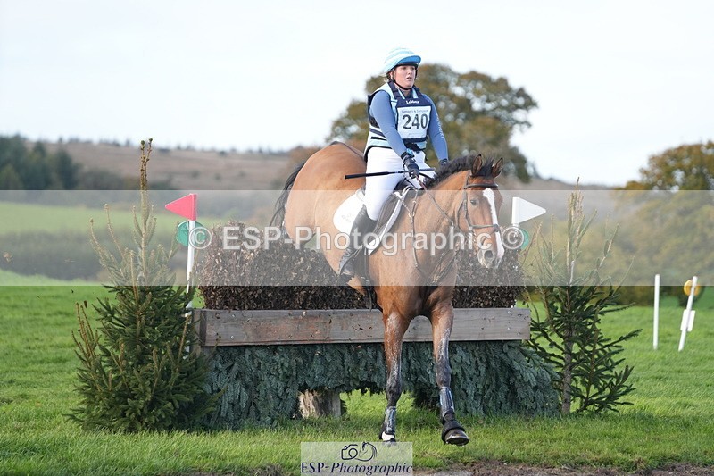 251024A-153144-14460 - C-240-Issy.Hollidge