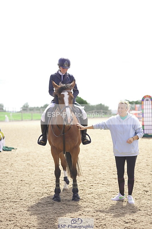 230806A-120200-01694 - Cls 13 Snr Newcomers & 1.10m Open