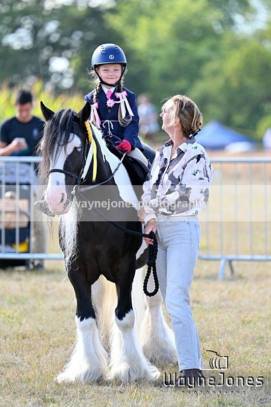 WJ7_9962 - Kellie and Nancy at Swallowfield 31-08-26