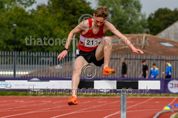 Age25SUN-929480 - Track Male