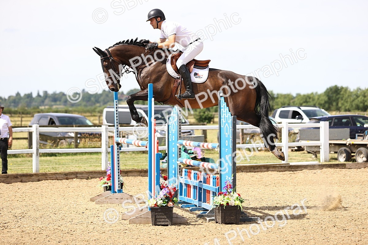 SBM_000423 - Class 15 - Redpost Equestian Senior Foxhunter - 1.20m