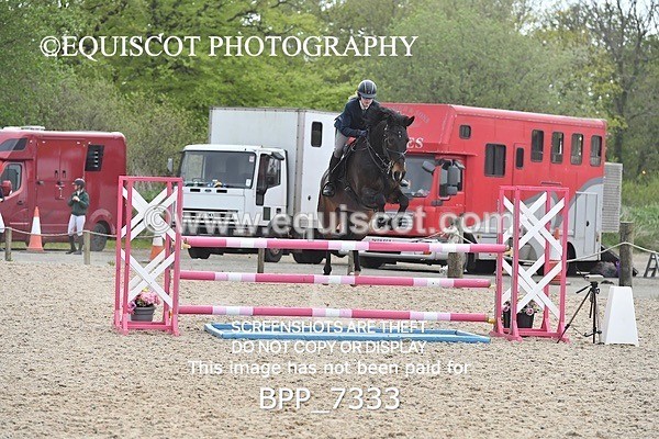 BPP_7333 - CLASS 9 FRI  Senior Newcomers/ 1.10m Open