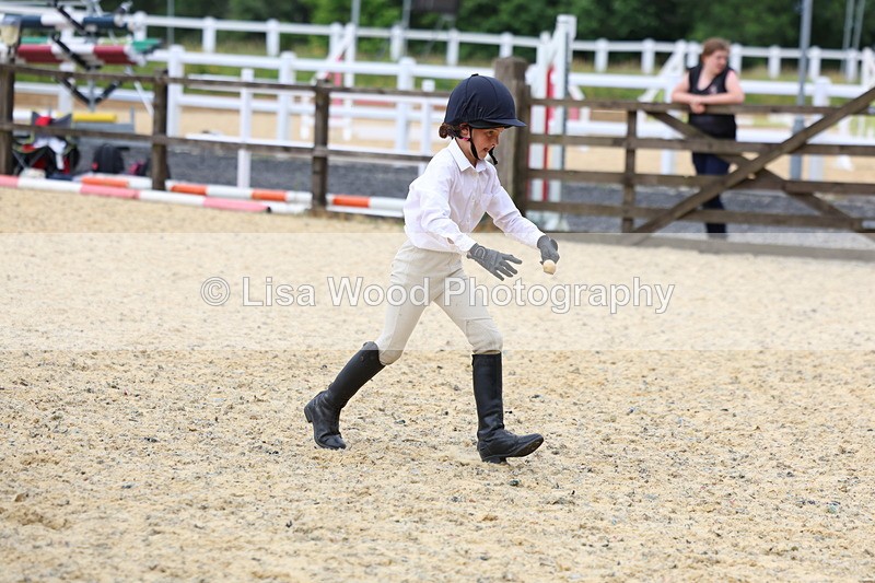 3E7A0117 - Egg and Spoon