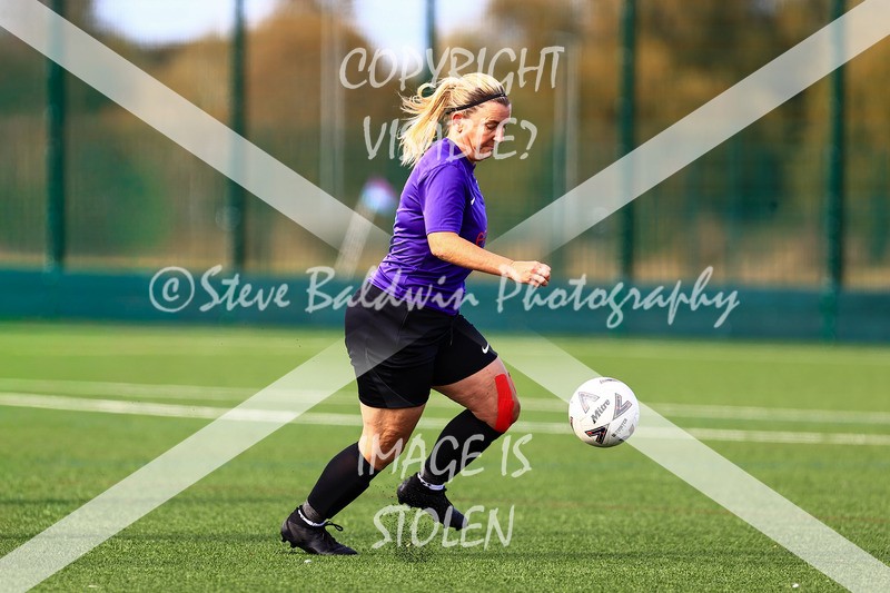 1DX30390 - 2025-10-05 FC Abbey Meads Ladies V Purton  Kingsdown FC Ladies