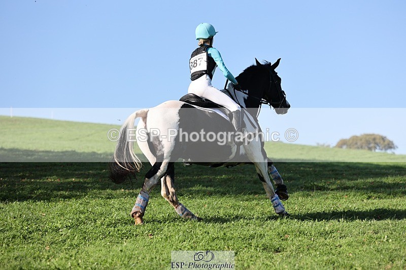 241026-115336-13290 - 387-Kelly.Knockaert-PIPER.II