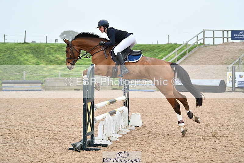 241102A-111218-04221 - SAT Cls 9 British Novice and 90cm Open