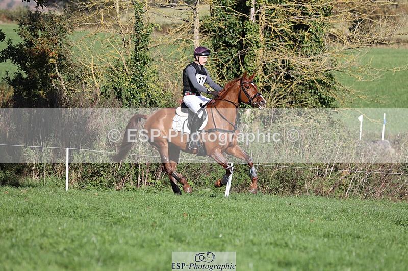 241025-112217-06469 - 017-Louis.Pern-CLASSICTOP.MISS.VIVIENNE