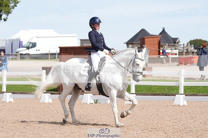 250906-140008-03836 - 067-Laura.PercyConobola.Cascade