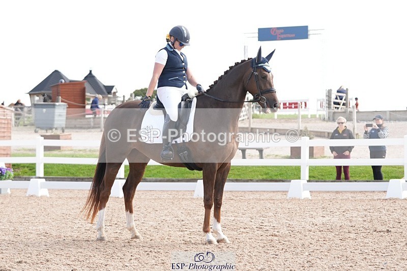 250906-104504-01553 - 006-Verity.PerryVogue