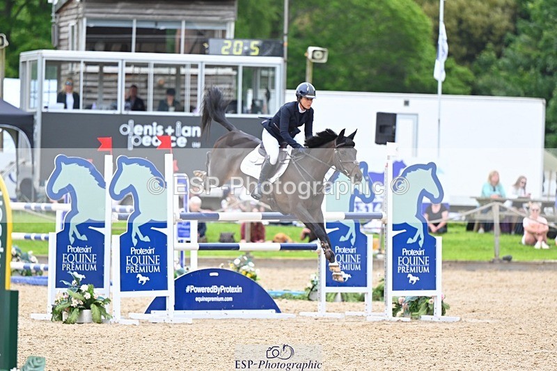 240525-155553-17964 - 540-OPPOSITION_HERALDIK_GIRL-Kirsty_Chabert