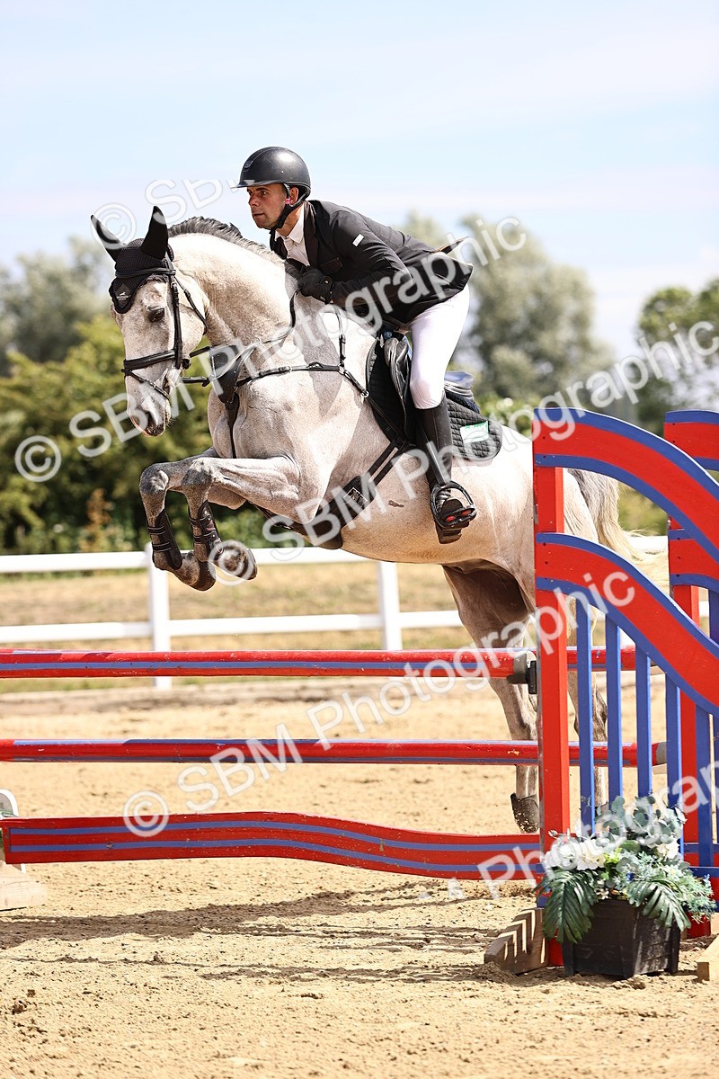 SBM_009878 - Class 8 - Senior Newcomers - 1.10  Open