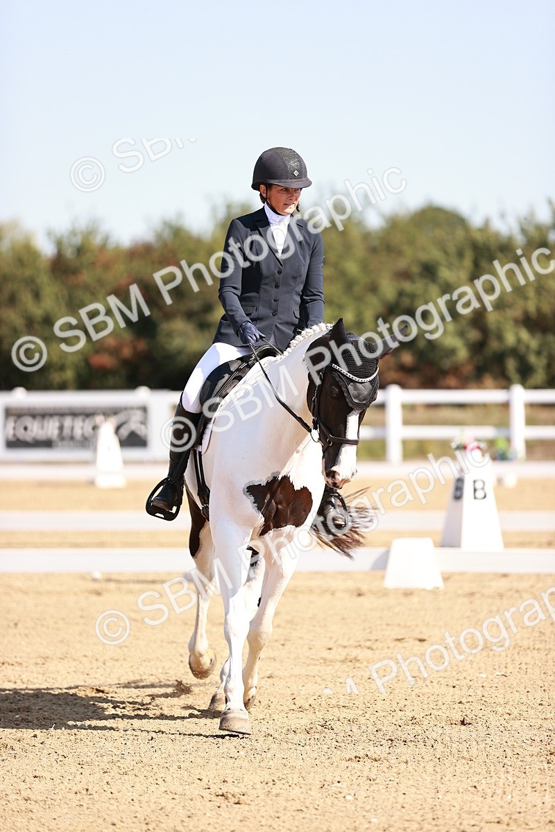 SBM_004346 - Class 12 - Novice 5 - 10.31-11.41