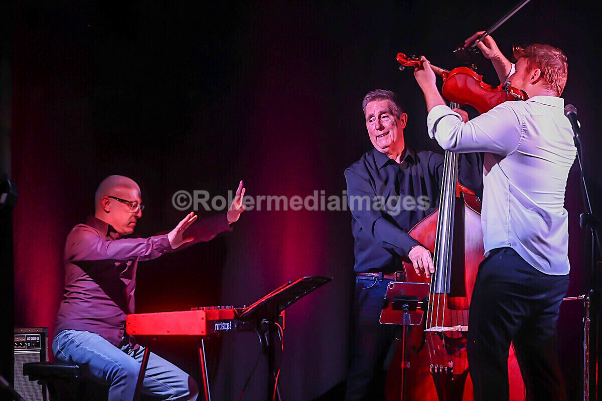 AMP  Ben-166 - AMP TRIO + Ben Holder