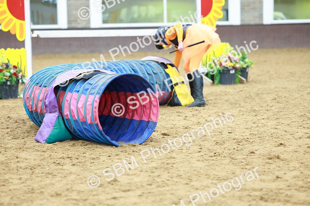 SBM_002351 - Class 3 - Horse & Hound (60cm)