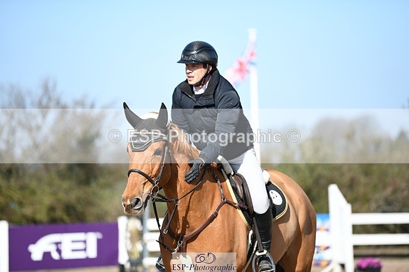 250330-104051-06218 - Cls 32 British Novice and 90cm