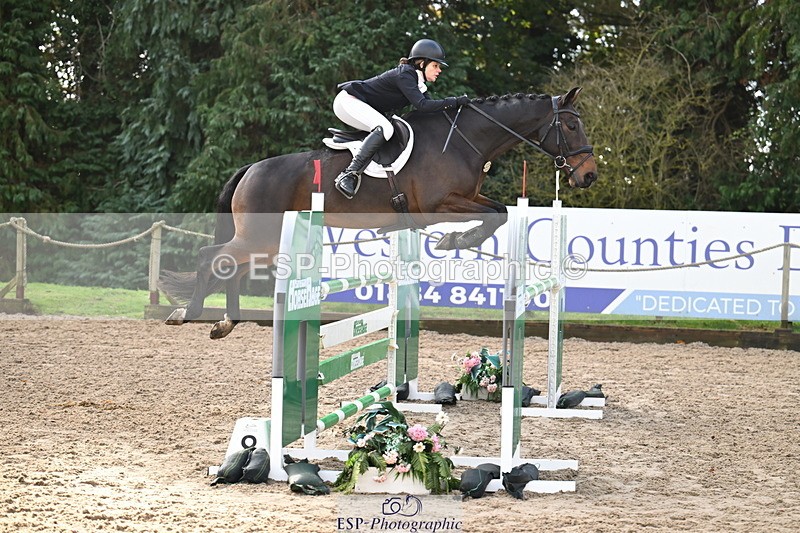 251024A-101247-06356 - B-132-Hannah.R.Jones