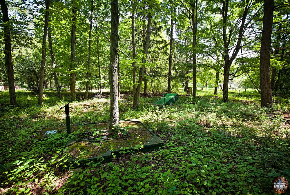 Catskill Game Farm (Catskill, NY) | Overgrown Mini Golf - Catskill Game Farm