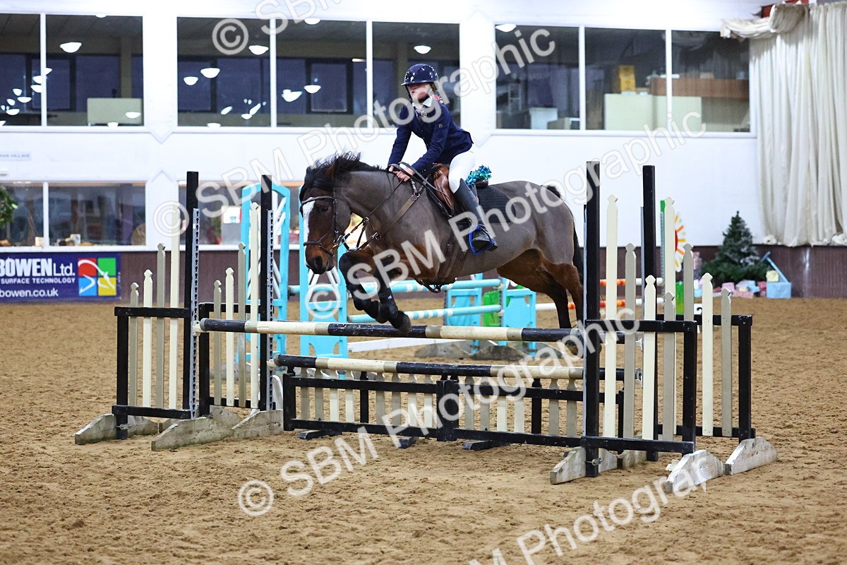 SBM_002823 - Class 6 - Holly & Ivy Stakes - 90cm