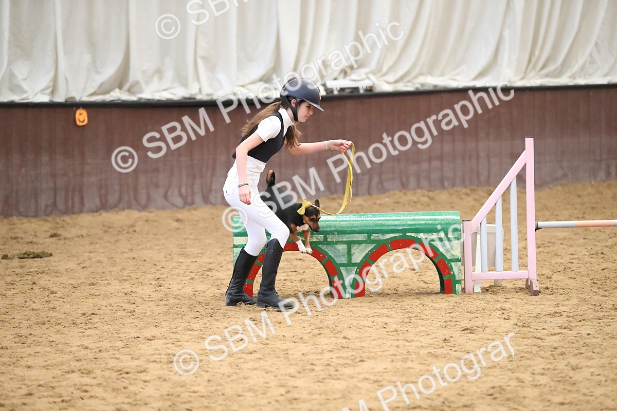 SBM_001915 - Class 3 - Horse & Hound