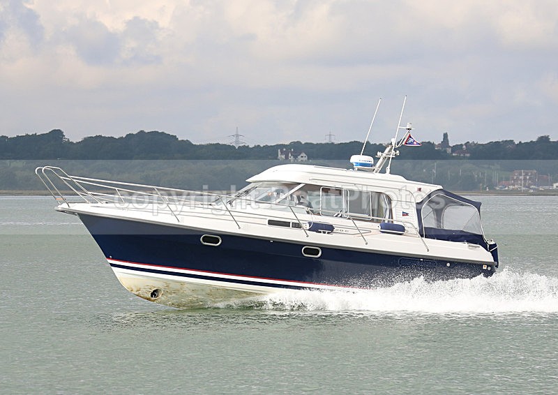 131007 ROLANCA OF CHICHESTER NIMBUS WT7A7123 - Motorboats - Hardtop