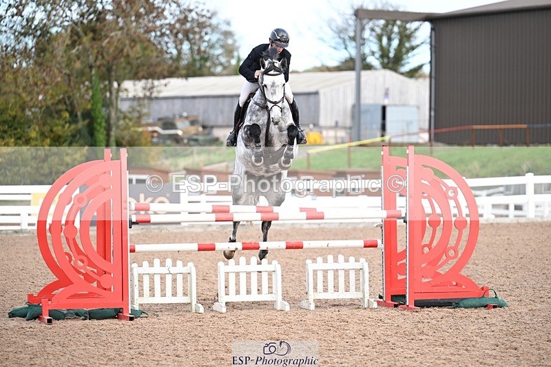 251022-124424-00412 - Cls 4 Snr Newcomers 1.10m