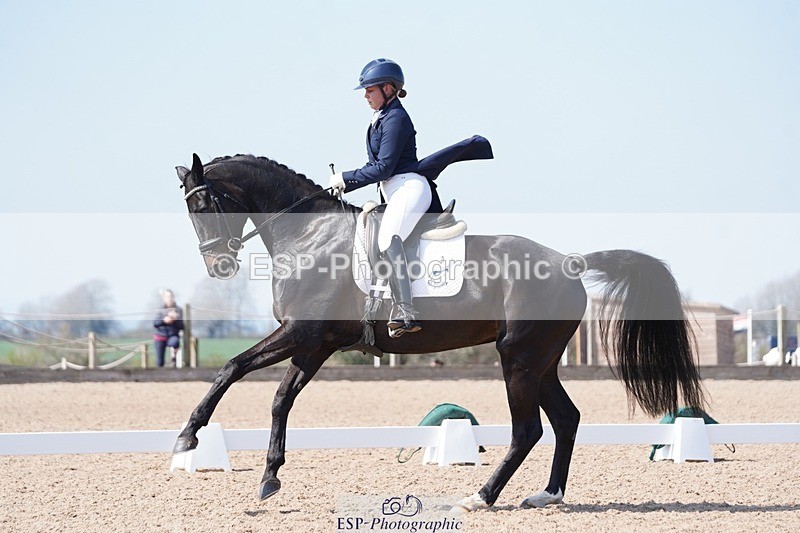 250404-133022-06187 - 003-Abbie.Newbury-Seagry.Firstamour