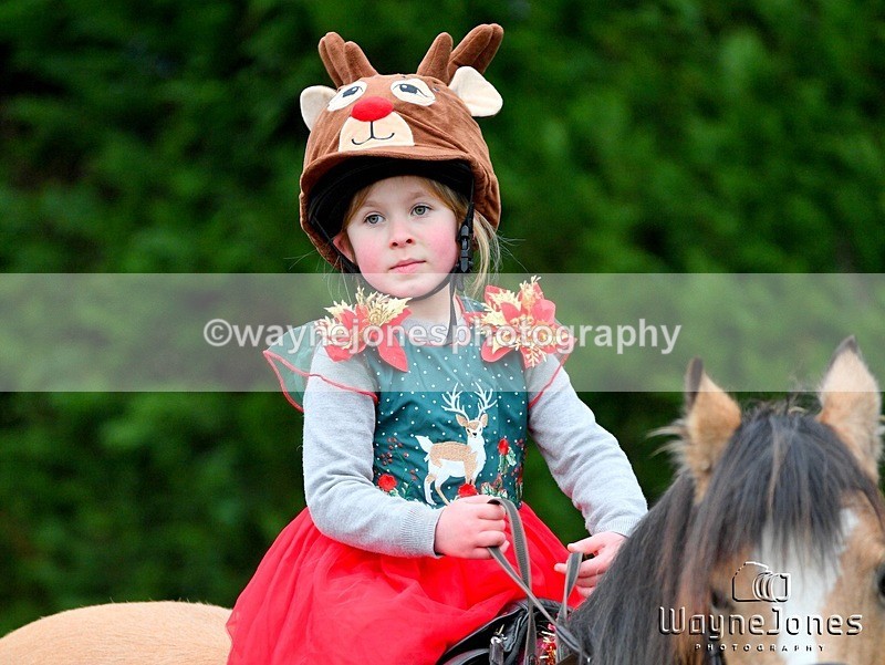 WJ5_3620 - Tanners Christmas Yard Fun 23-12-24