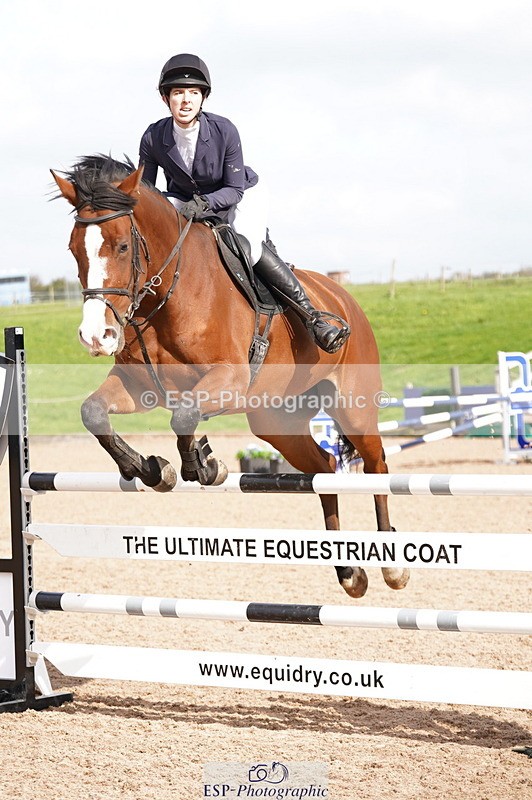 241004A-125410-00492 - Fri 03 Snr Newc & 1.10m Open