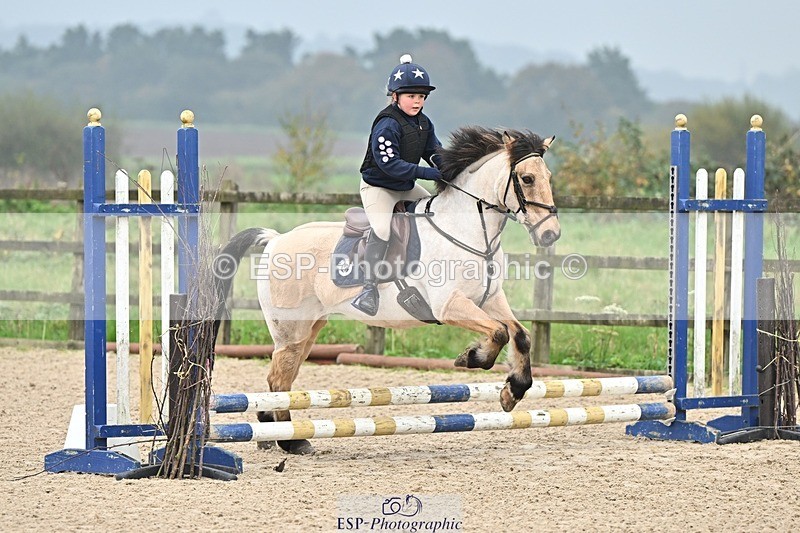 241110-101957-00256 - 40cm Showjumping