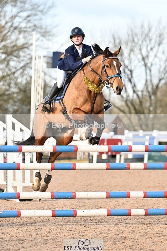 241208-140845-01887 - Cls 22 Foxhunter and 1.20m Open