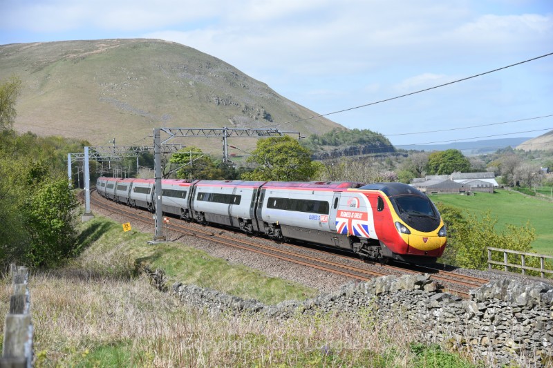 JL - 8.5.17 390151 1M14 13:40 Glasgow - London, Lune Gorge - West Coast Main Line (north to south)