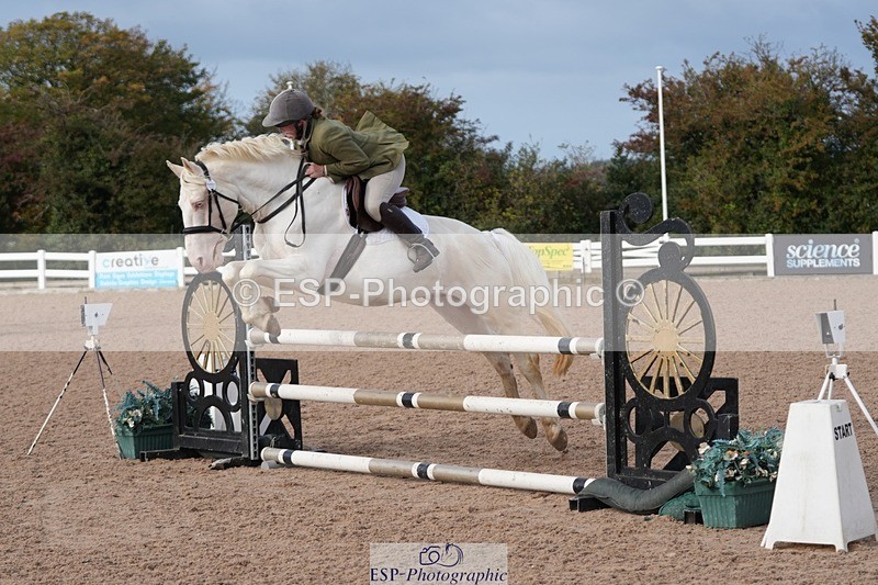 251005-101544-02495 - Cls 22 British Novice and 90cm