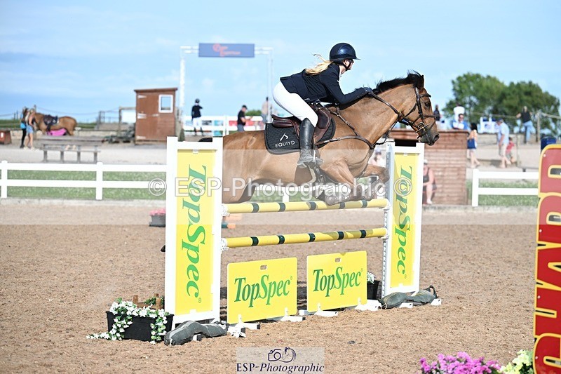 260627-180431-05932 - Cls 27 Foxhunter and 1.10m