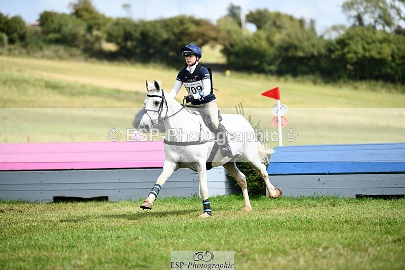 250831-142114-10376 - O-709-Cecilia.Behagg