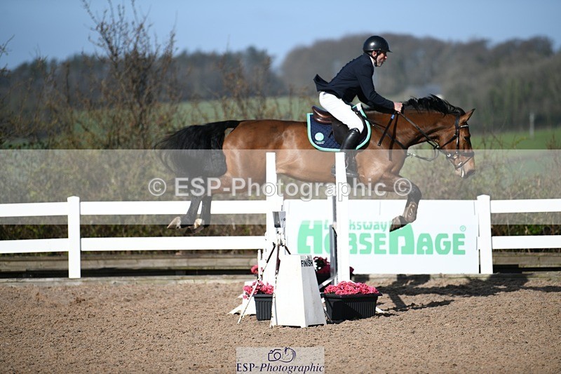 250330-100501-05983 - Cls 32 British Novice and 90cm