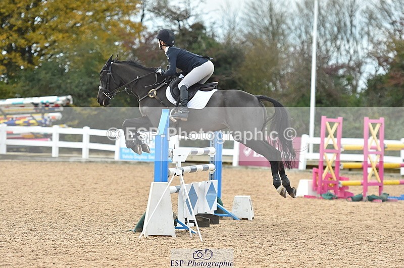 231111A-121712-01790 - Cls 12 Newcomers & 1.10m Open