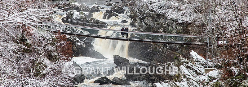 The couple on the bridge - Rogie Falls - Panorama