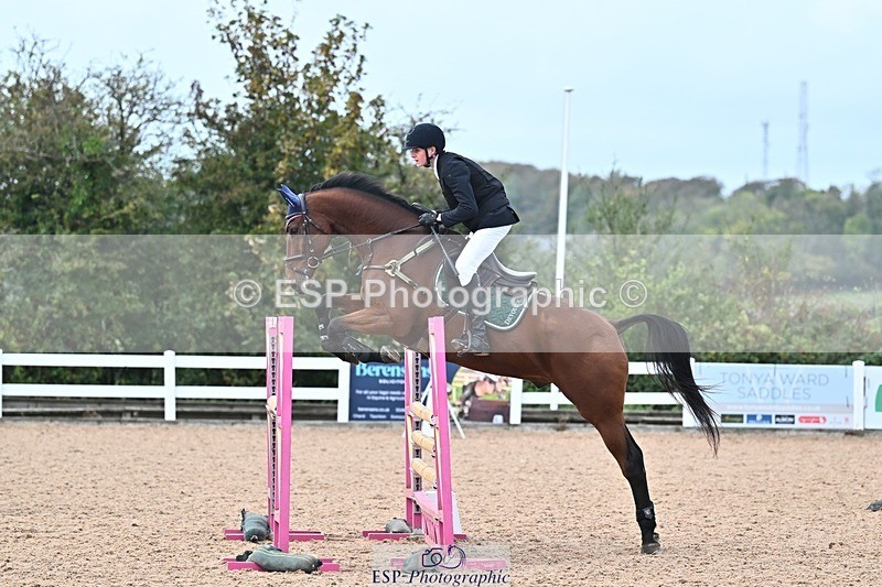 261014-124429-00476 - Cls  05 Snr Newcomers & 1.10m Open