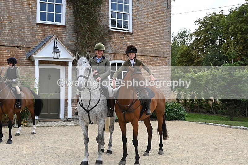 WJ6_3600 - Berks & Bucks - The Old farmhouse - Hound Exercise 20-08-25