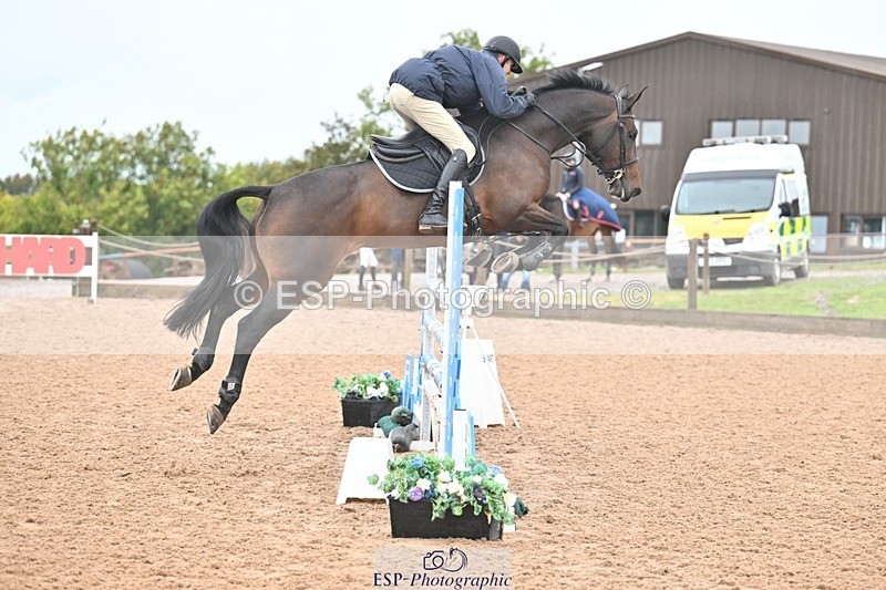 251003-131948-01084 - Cls 3 Foxhunter and 1.20m