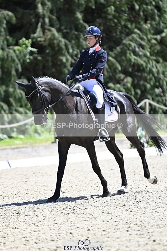 250522A-141737-04330 - D-409-Kirsty.Chabert-HERALDIKS.GIRL.OPPOSITION