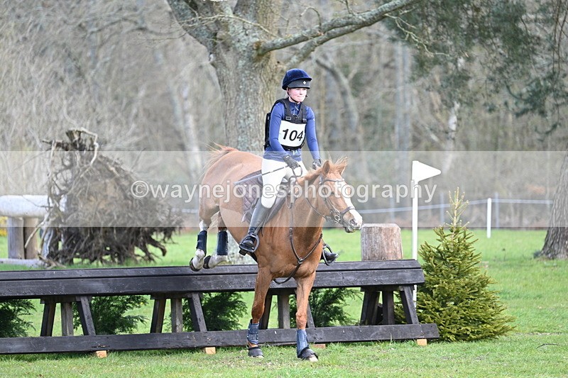 WJ7_0054 - Time 10:13 to 10:38 Times at the Fence