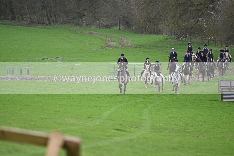 WJ6_9071 - Line Three