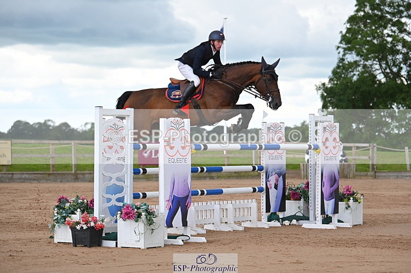 230721A-111950-05619 - Cls 6, 2 Star Medium 1.35m