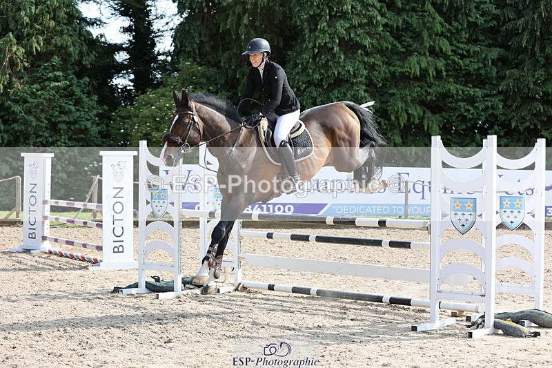 250614A-165120-08401 - Cls 30 1.05m Amateur Q and Open