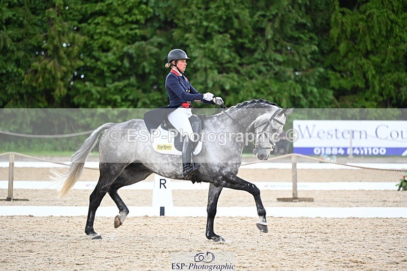 240524-141105-10147 - 529-SBH_BIG_WALL-Izzy_Taylor