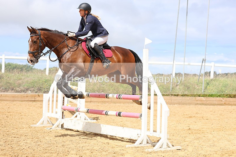 3E7A9919 - Class 9: Senior British Novice/90cm open