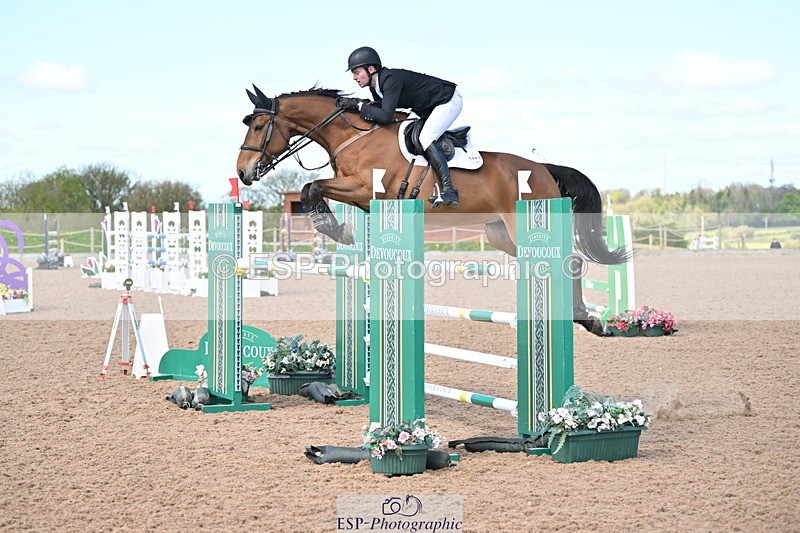 240418A-111205-02486 - Cls 5, 2 Star Medium Tour 1.35m