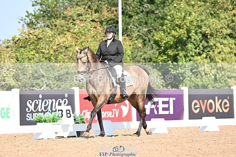 250816-105601-03250 - 093-Jocelyn.GilmoreSpring.lily