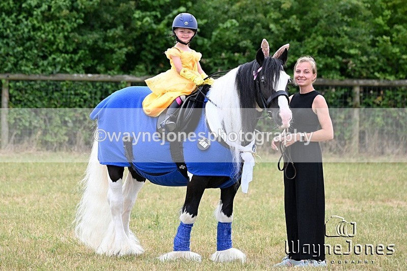 WJ6_8392 - Nancy & Churchill's first Show 22-06-25